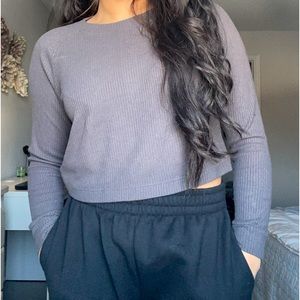 Gap dark grey long sleeve cropped top